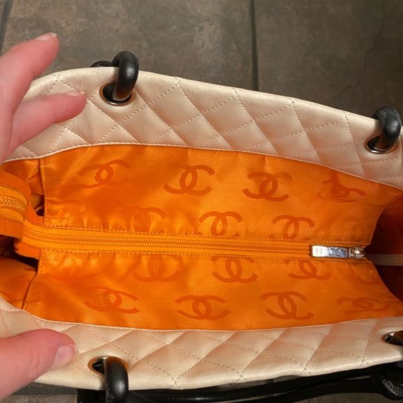 💯 Chanel White Cambon w/ Cobra Quilted Multi Tote - Picture 3 of 7